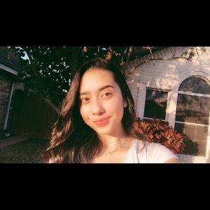 Meet your Posher, Desiree